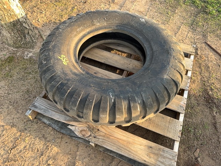 11.00–20-tire-image-7