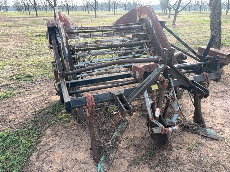 uft-2-row-peanut-digger/inverter-image-10