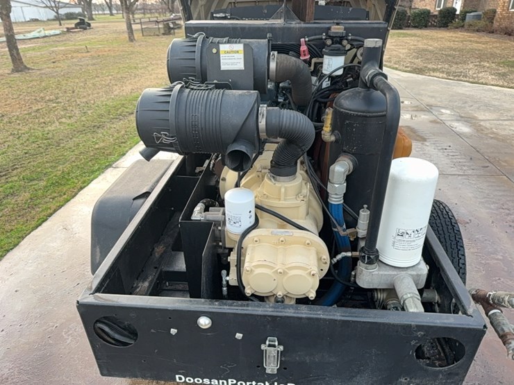 doosan--trailer-type-air-compressor-image-14