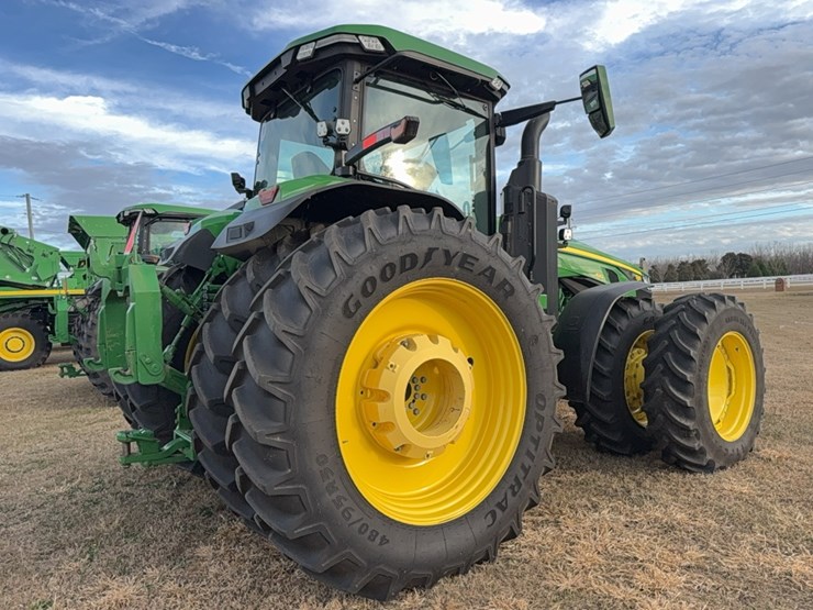 2022-john-deere-8r-410-image-8