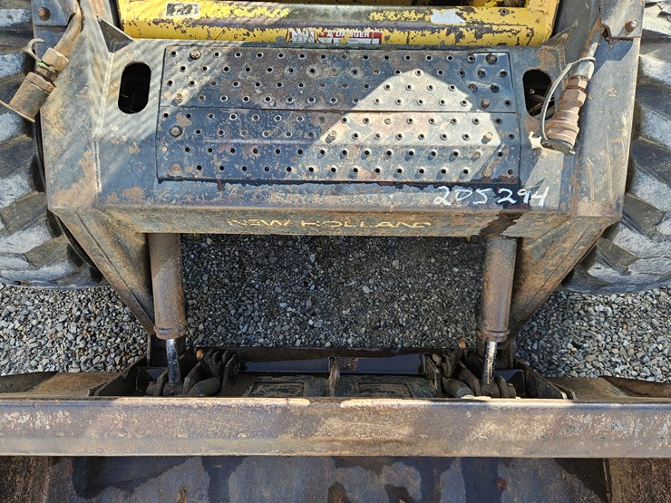 new-holland-l785-image-5