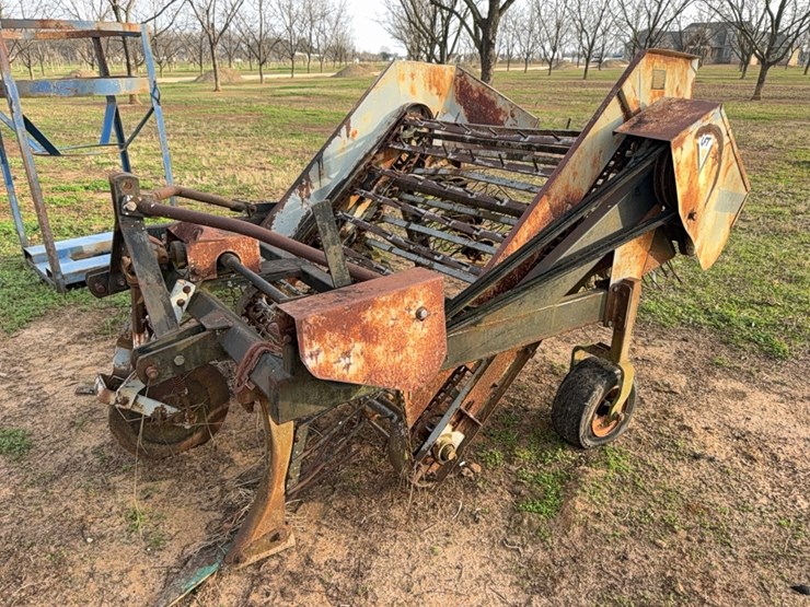 uft-2-row-peanut-digger/inverter-image-2