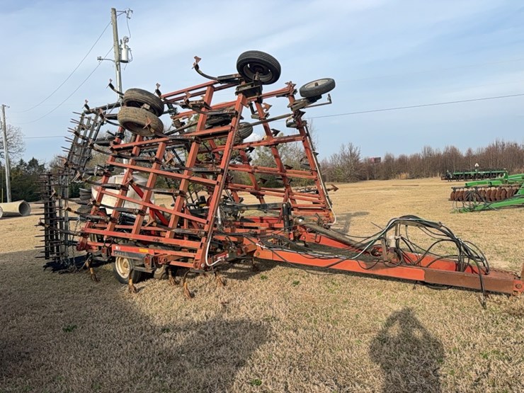 case-ih-tiger-mate-￼-field-cultivator-image-48