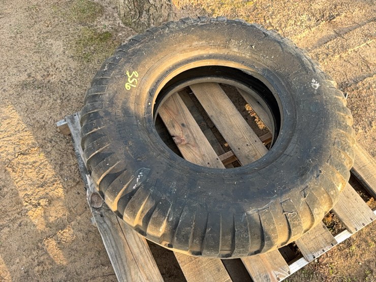 11.00–20-tire-image-10