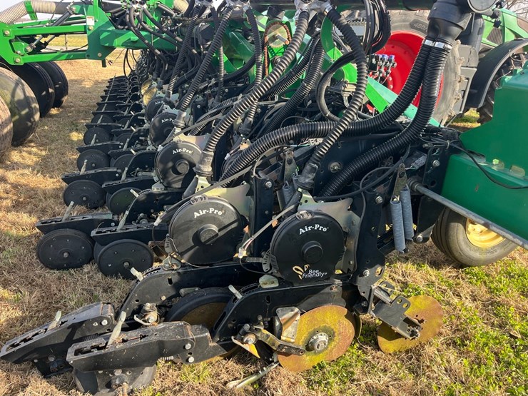 12-row-twin-row-great-plains-planter-image-3