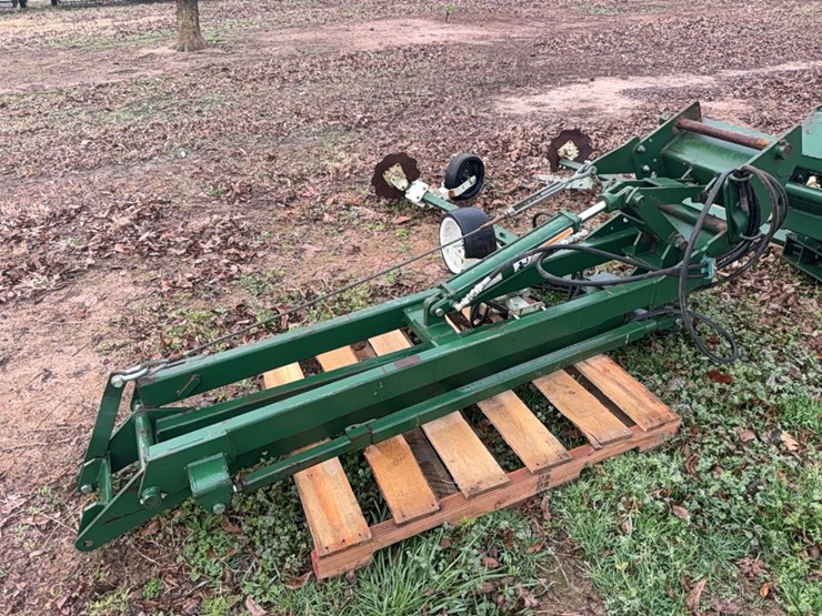 kmc-eight-row-folding-row-markers-image-2