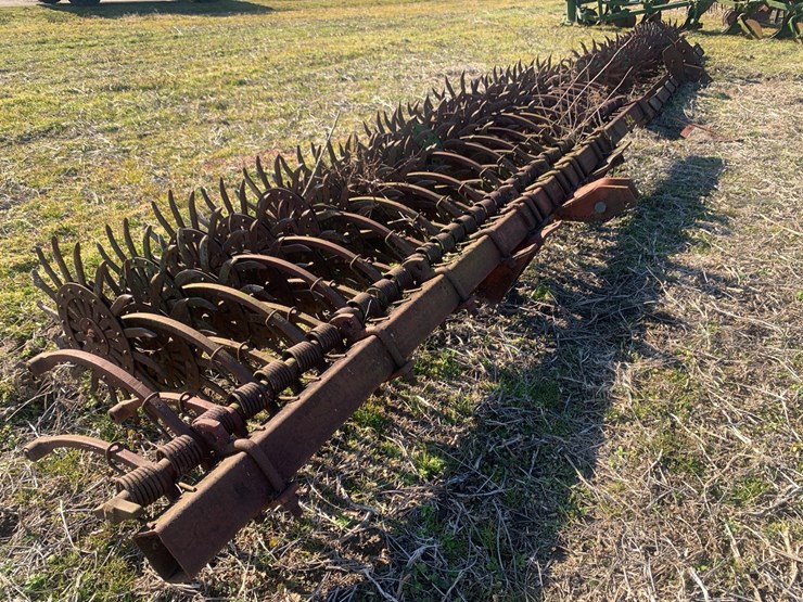 caterpillar-12-image-4