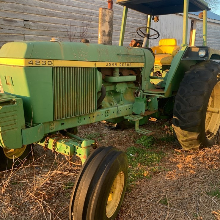JOHN DEERE 4230