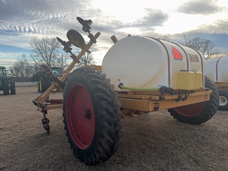 kbh-gooseneck-applicator-on-12-row-38”-rows-image-26