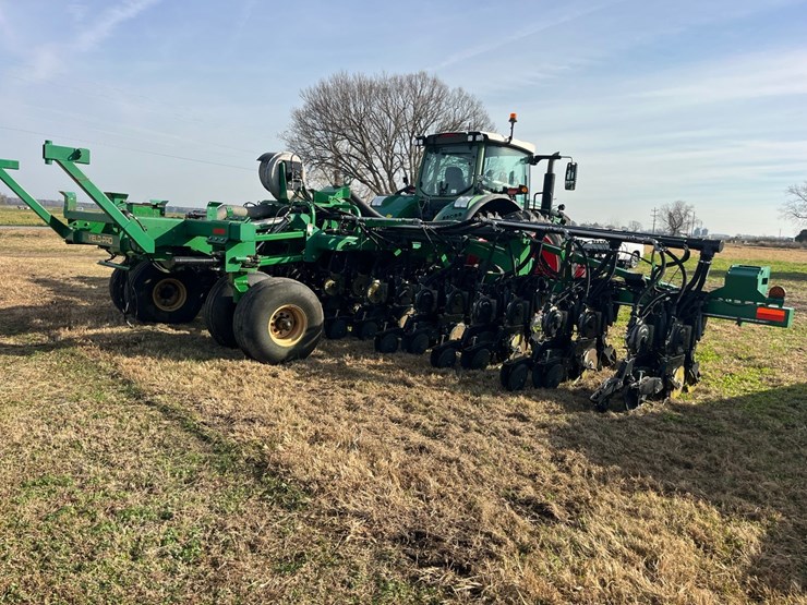 12-row-twin-row-great-plains-planter-image-1