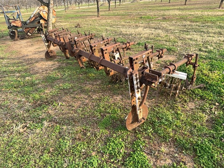 lilliston-4-row-rolling-cultivator-on-38”-rows-image-42