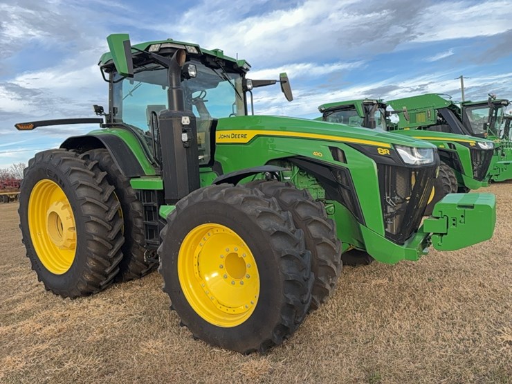 2022-john-deere-8r-410-image-11