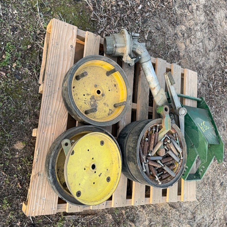 pallet lot of planter and other various parts