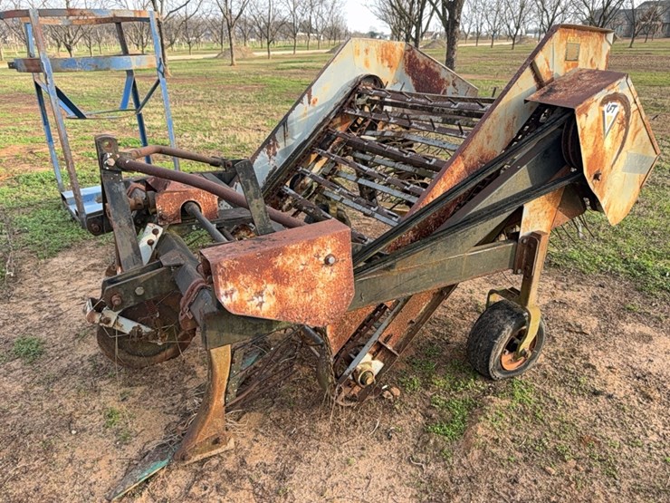 uft-2-row-peanut-digger/inverter-image-35