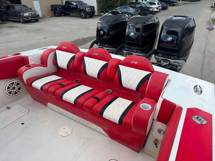 2007-avanti-36-boat-with-tri-axle-boat-trailer-image-11