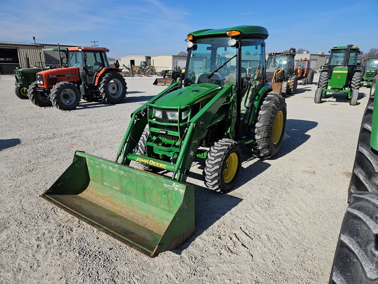 2014-john-deere-4044r-image-26