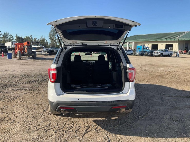 2016-ford-explorer-image-29