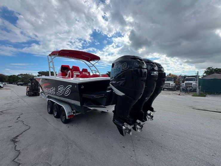 2007-avanti-36-boat-with-tri-axle-boat-trailer-image-4