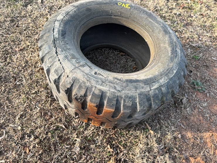 firestone-duplex-15–19.5-tire-image-11