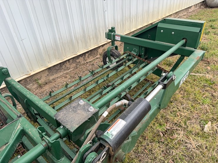 kmc-six-row-peanut-lifter/fluffer-￼-design-for-36–38-rows-image-9