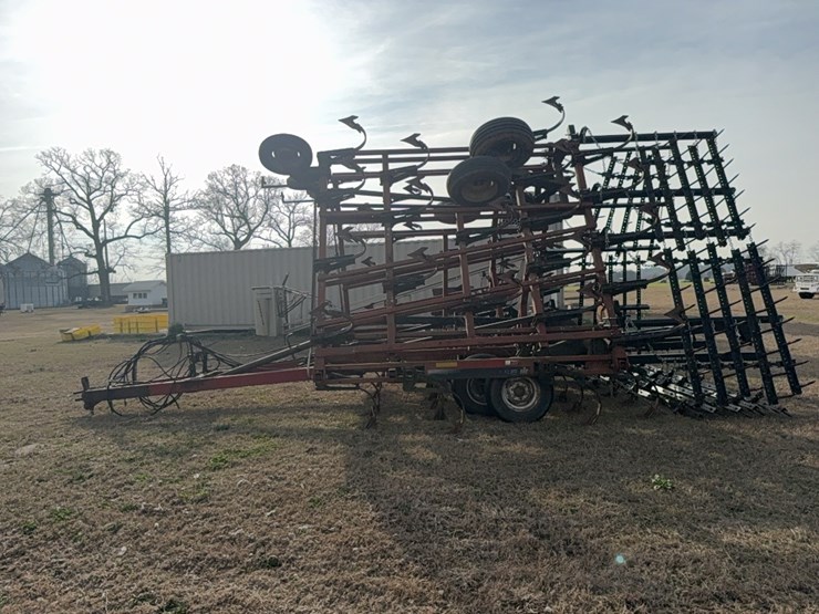 case-ih-tiger-mate-￼-field-cultivator-image-15