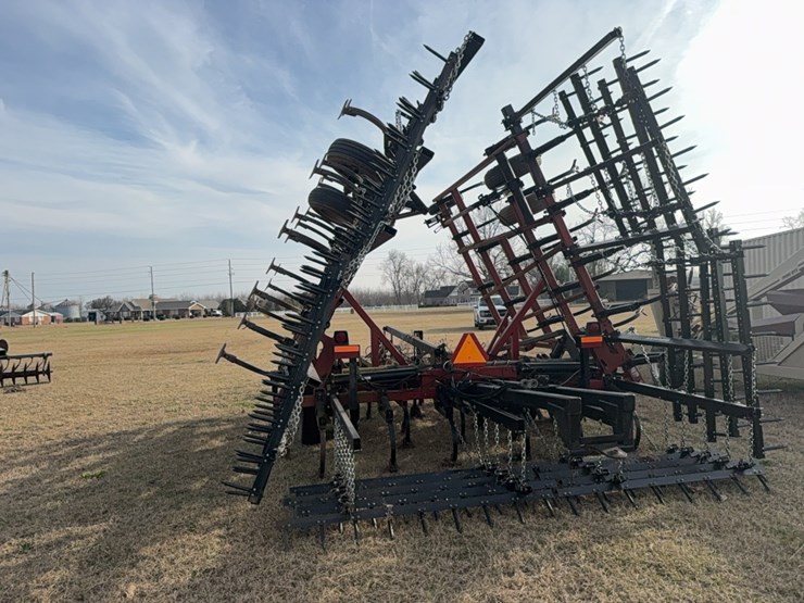 case-ih-tiger-mate-￼-field-cultivator-image-32