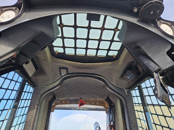 2020-deere-325g-image-8