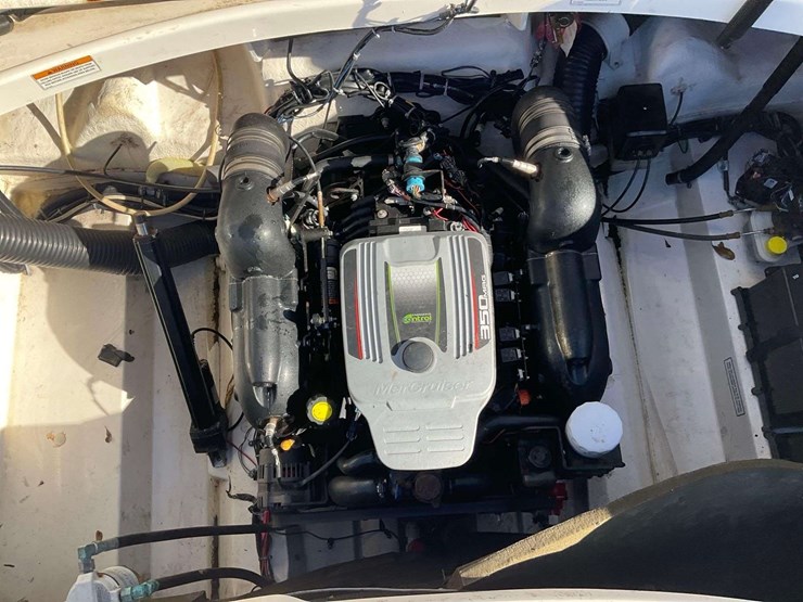 2014-sea-ray-250slx-bowrider-boat-with-t/a-boat-trailer-image-7