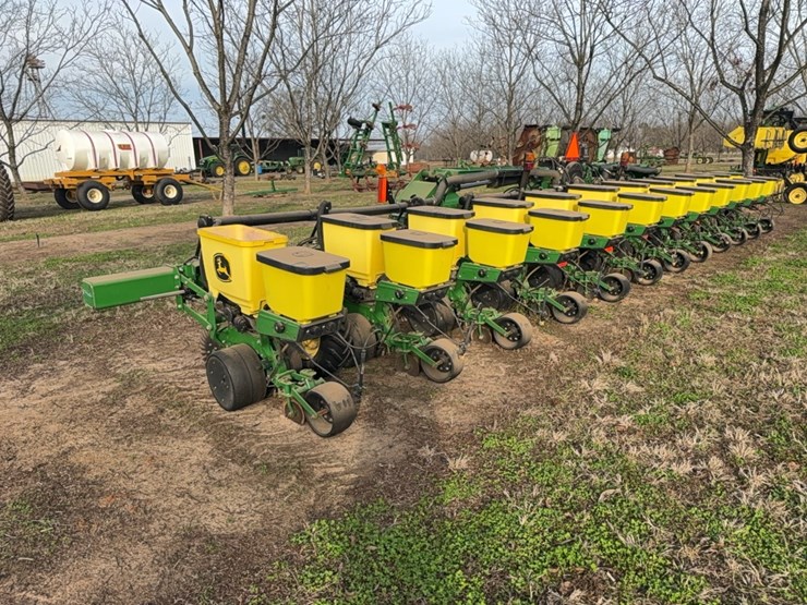 john-deere-1725-image-1