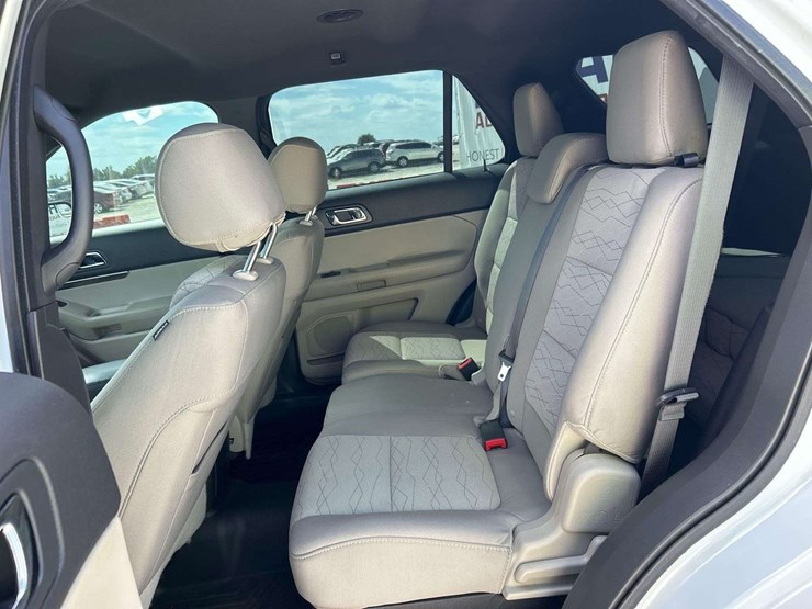 2014-ford-explorer-image-22