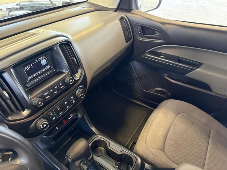 2016-chevrolet-colorado-image-24