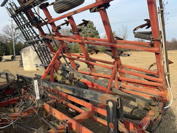 case-ih-tiger-mate-￼-field-cultivator-image-74