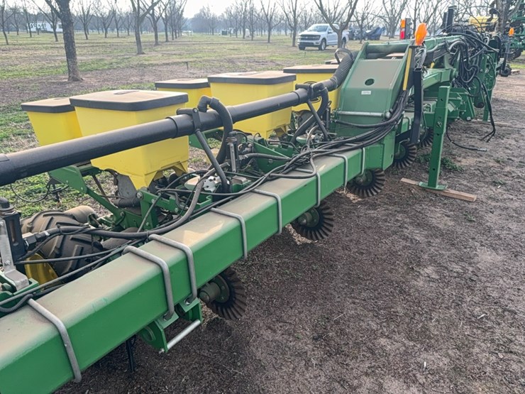 john-deere-1725-image-18