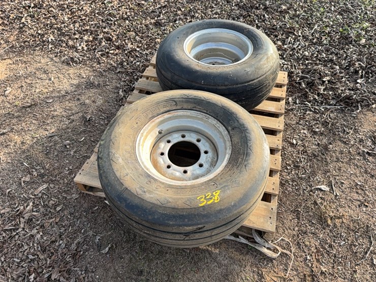 2--12.5-l-–-15-fl-high-floatation-tires-all-rims-(note-one-is-an-fl-and-one-is-an-sl)￼-image-1