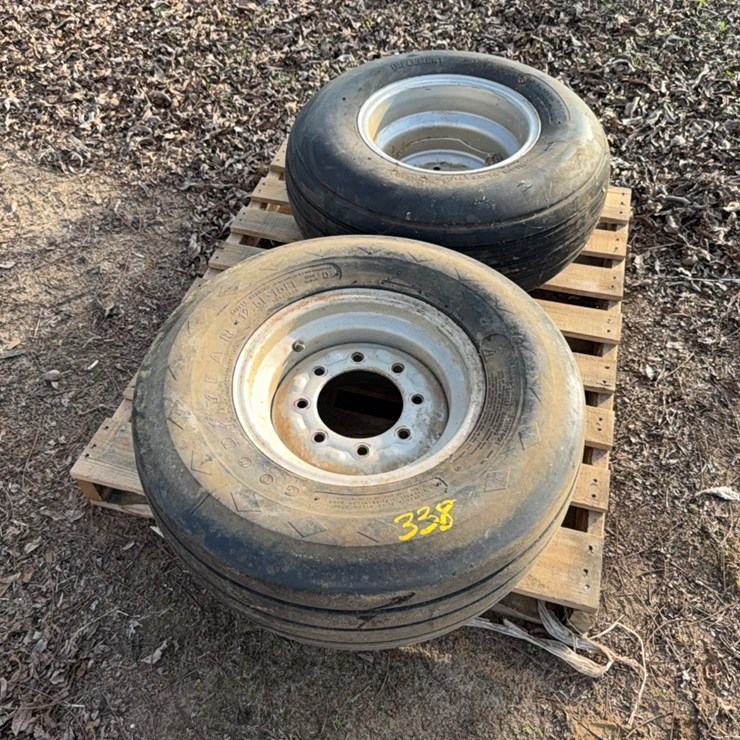 2- 12.5 L – 15 FL high floatation tires all rims (note one is an FL and one is an SL)￼