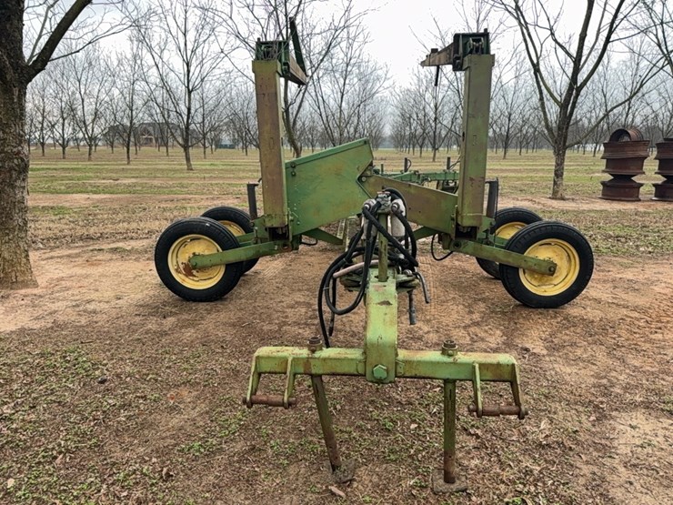 john-deere-7300-image-2