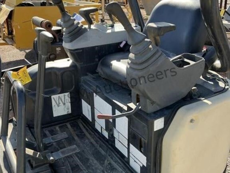 new-holland-e18sr-image-10