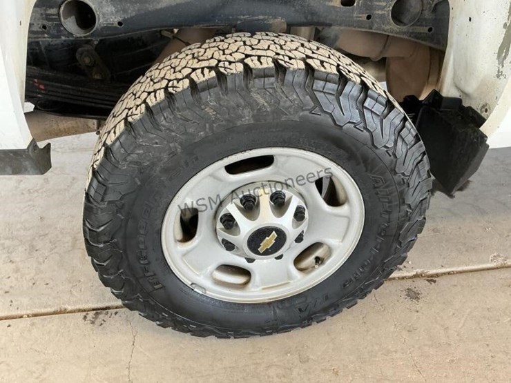 2015-chevrolet-silverado-2500hd-image-8