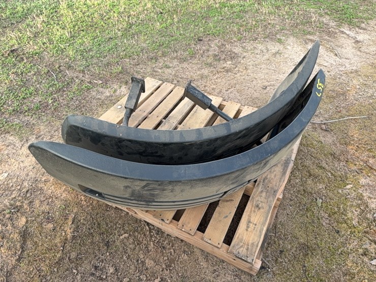 pair-of-john-deere-front-wheel-shields-(four-bolt-connection)-image-8
