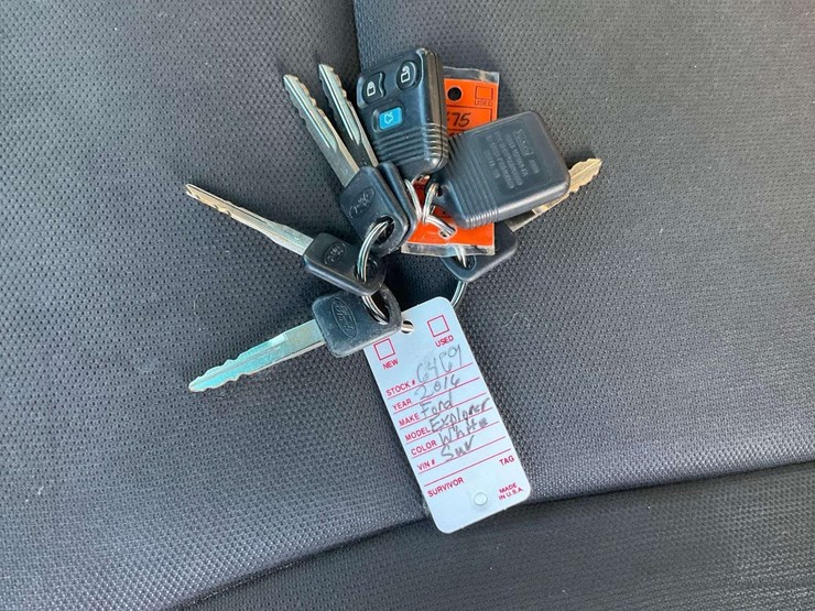 2016-ford-explorer-image-34