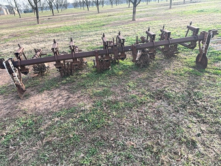 lilliston-4-row-rolling-cultivator-on-38”-rows-image-7