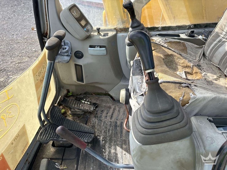 2005-kobelco-135sr-image-11