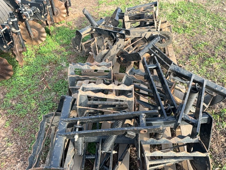 unverferth-ripper-stripper-image-45