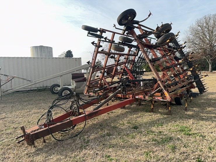 case-ih-tiger-mate-￼-field-cultivator-image-2