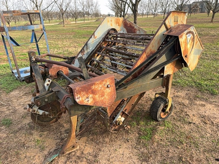 uft-2-row-peanut-digger/inverter-image-1