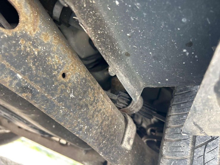 2015-chrysler-town-&-country-image-19