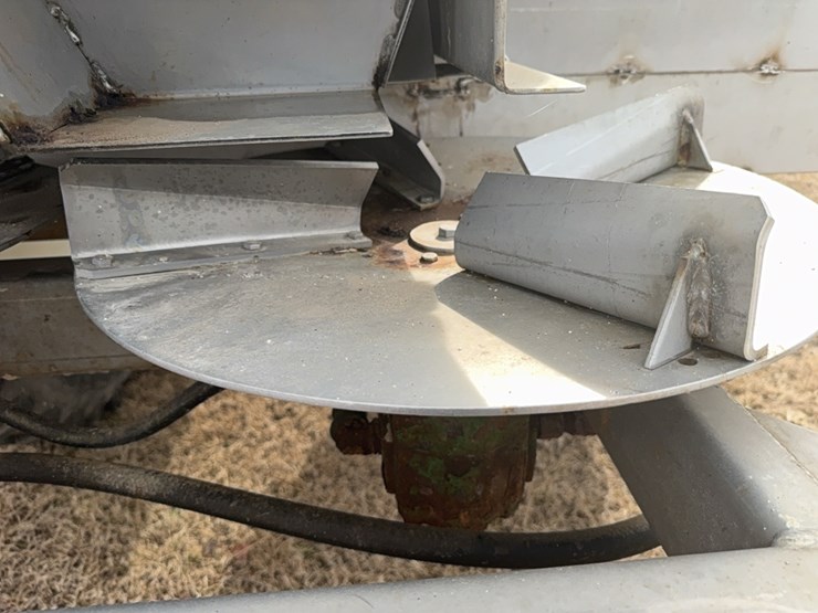 newton-crouch-spreader-cart-image-30