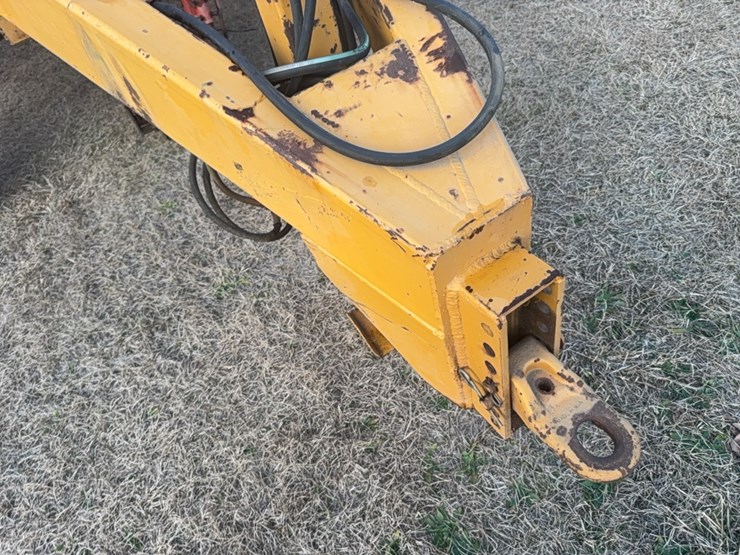 kbh-gooseneck-applicator-on-12-row-38”-rows-image-10