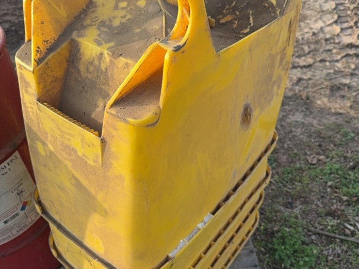 4-hoppers-(some-damage-as-is)-image-5