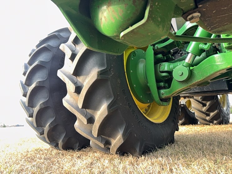 2022-john-deere-8r-410-image-27